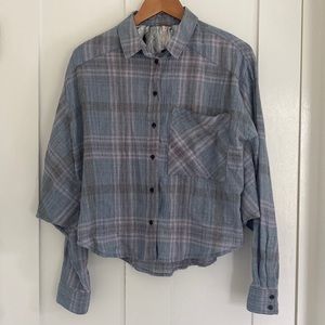 Cropped light cotton button up